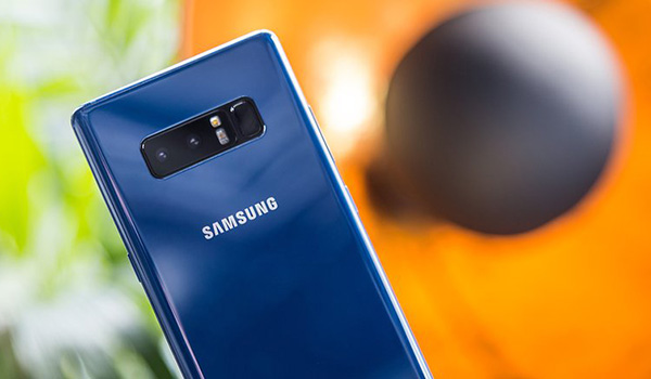 камера Samsung Galaxy Note 8, смартфон Galaxy Note 8  в синем цвете